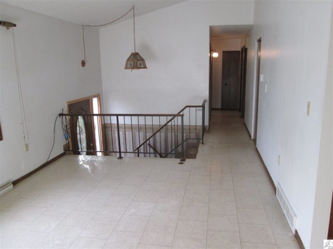 Split-Level Entry Before Pictures