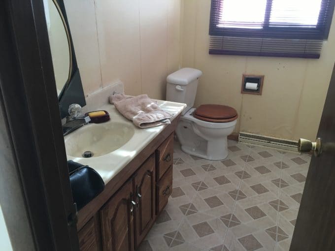 Flip Bathroom Before Picture