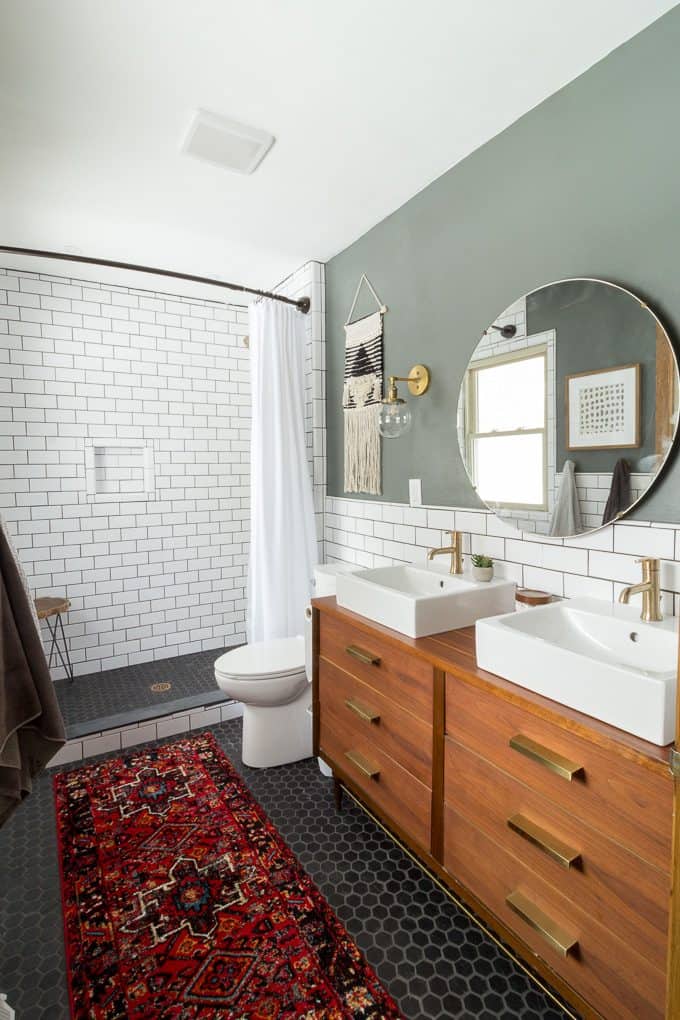 Black and White Modern Bathroom