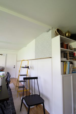 How to Hang Wallpaper